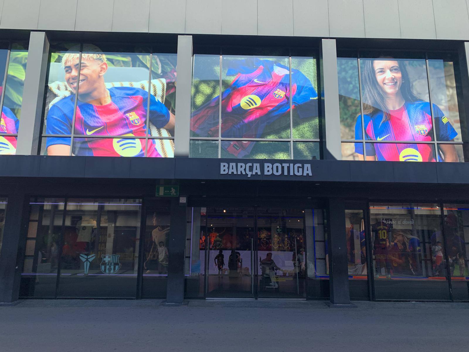 Zdjęcie Barcelona 2025 (32)72bd7029-00a4-4310-a9e8-f4265f5d9711.jpg w galerii Wycieczka po Europie - Barcelona